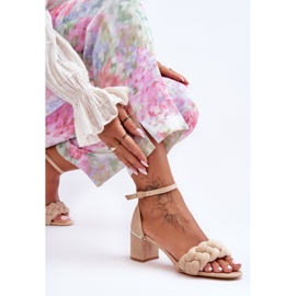 Sandalias trenzadas de ante beige Essenza 5