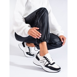 Deportivas de mujer en beige y blanco de Shelovet. negro 1