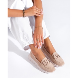 Mocasines de mujer en ante sobre la plataforma beige Vinceza 1