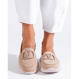 Mocasines de mujer en ante sobre la plataforma beige Vinceza 2