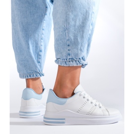 Zapatillas deportivas blancas en la plataforma Shelovet. blanco 3