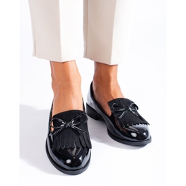 Mocasines Shelovet lacados en negro con borlas 1