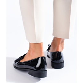 Mocasines Shelovet lacados en negro con borlas 3