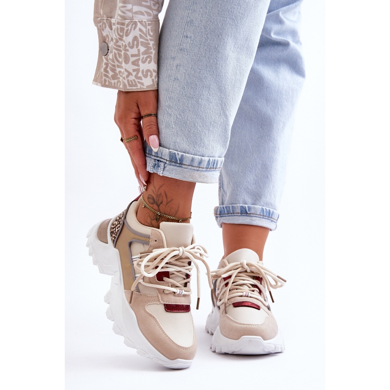 Zapatos Deportivos En Una Suela Masiva Beige Corena 1 Zapatos Deportivos En Una Suela Masiva Beige Corena 1