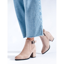 Botines Chelsea beige de ante para mujer en el puesto de Shelovet 2