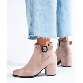 Botines Chelsea beige de ante para mujer en el puesto de Shelovet 1