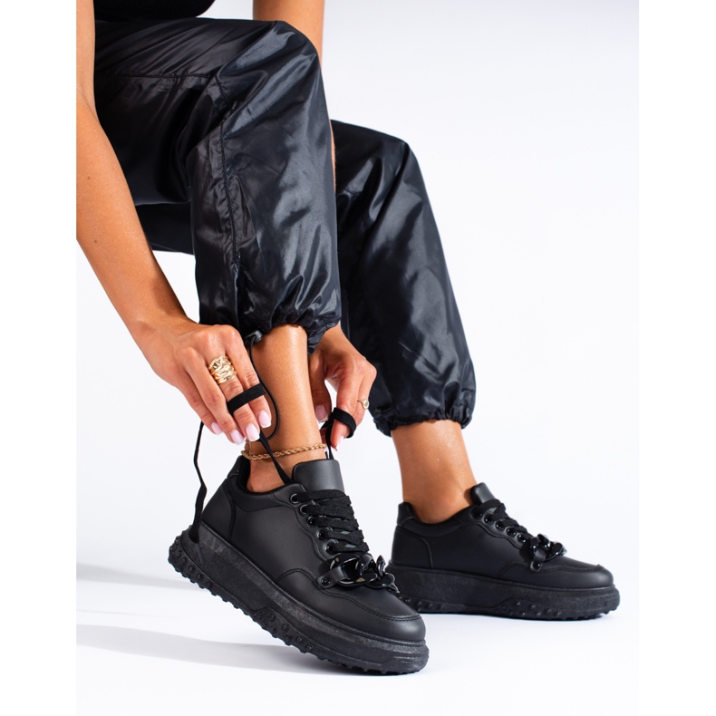 Deportivas negras de mujer con cadena Shelovet negro 1