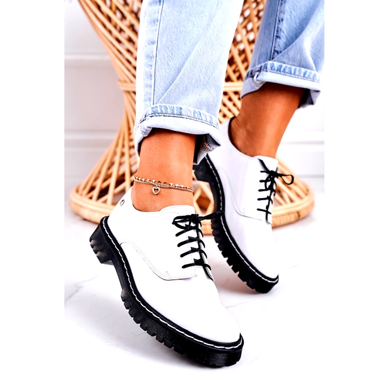 Zapatos de cuero para mujeres Oxford Maciejka White Varnished 04087-11 blanco 3