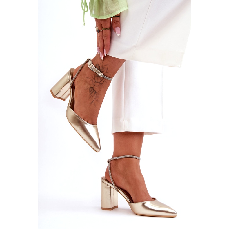 Salón con Correa Decorativa en Ecopiel, Dorado Lirosa 1