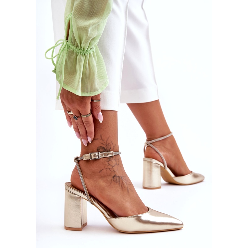 Salón con Correa Decorativa en Ecopiel, Dorado Lirosa 2