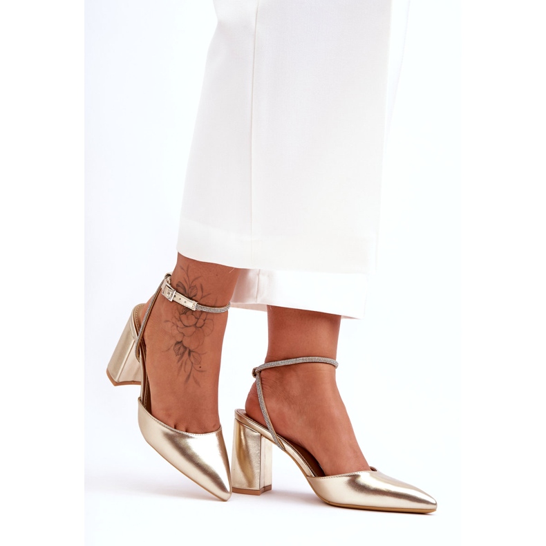 Salón con Correa Decorativa en Ecopiel, Dorado Lirosa 5