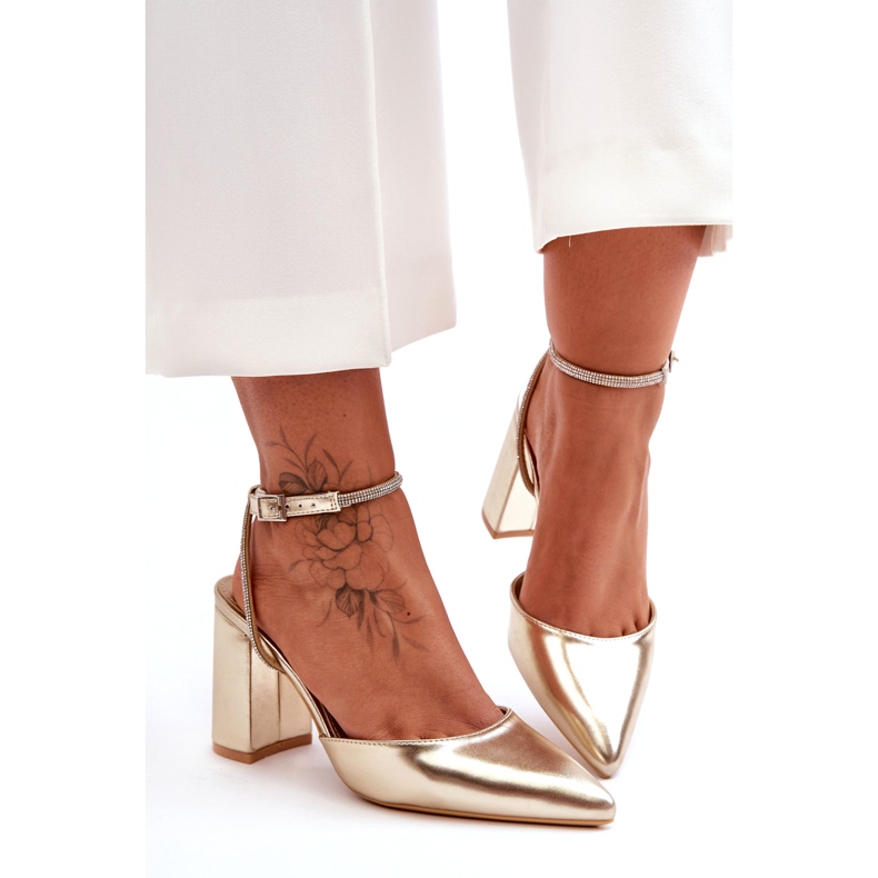 Salón con Correa Decorativa en Ecopiel, Dorado Lirosa 6