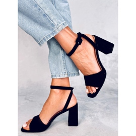 Sandalias en el puesto Loya Negro 1