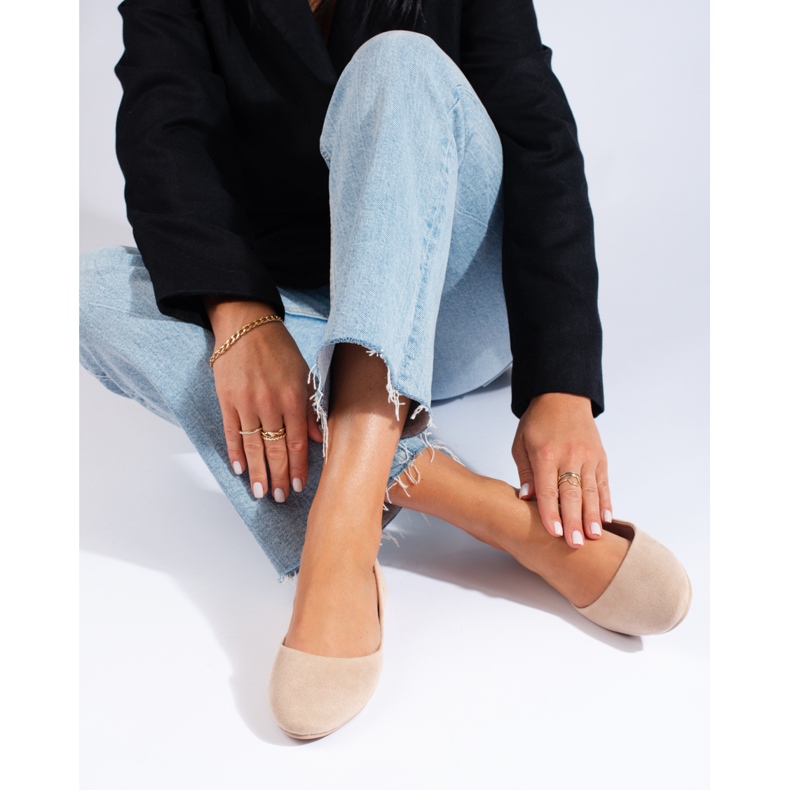 Cómodas bailarinas de ante beige 1 Cómodas bailarinas de ante beige 1