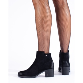Botas negras clásicas en el puesto de W. Potocki negro 2