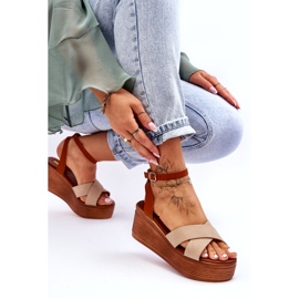 Sandalias de cuero ecológico para mujeres para cuñas de beige marrón 2