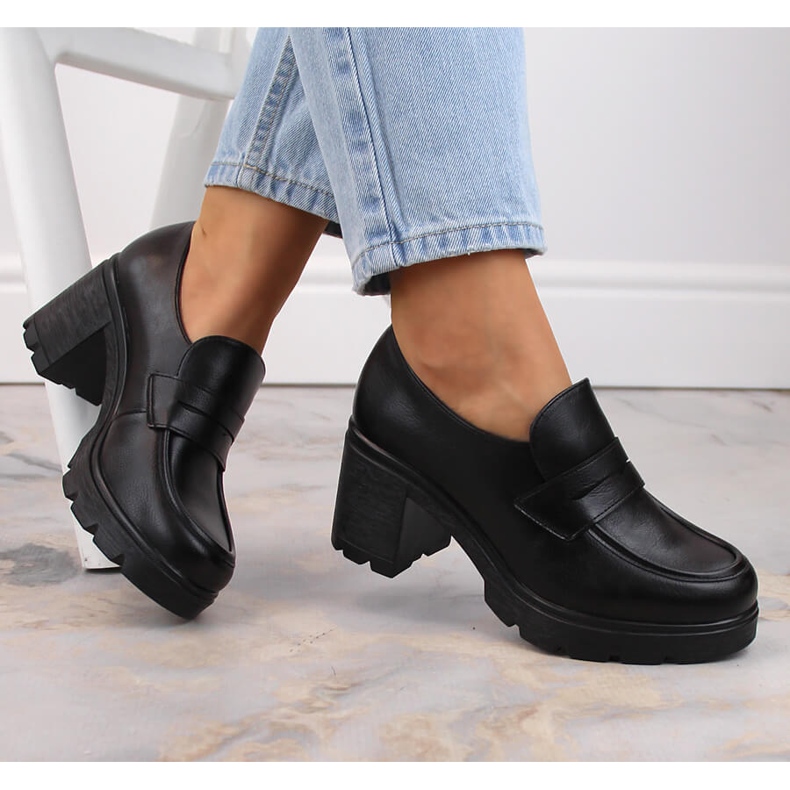 Zapatos de mujer en el puesto negro Potocki 12154 1