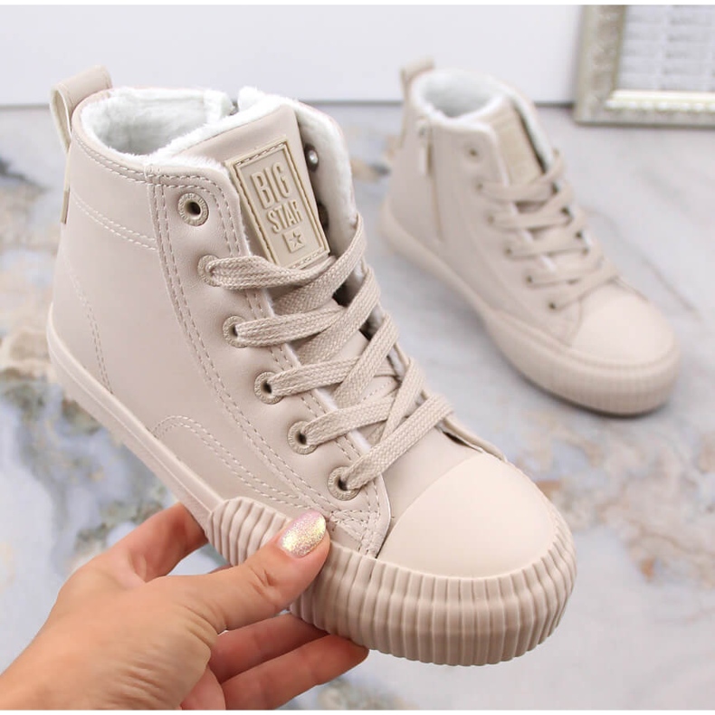 Deportivas infantiles aislantes con cordones y cremalleras beige Big Star MM374012 1