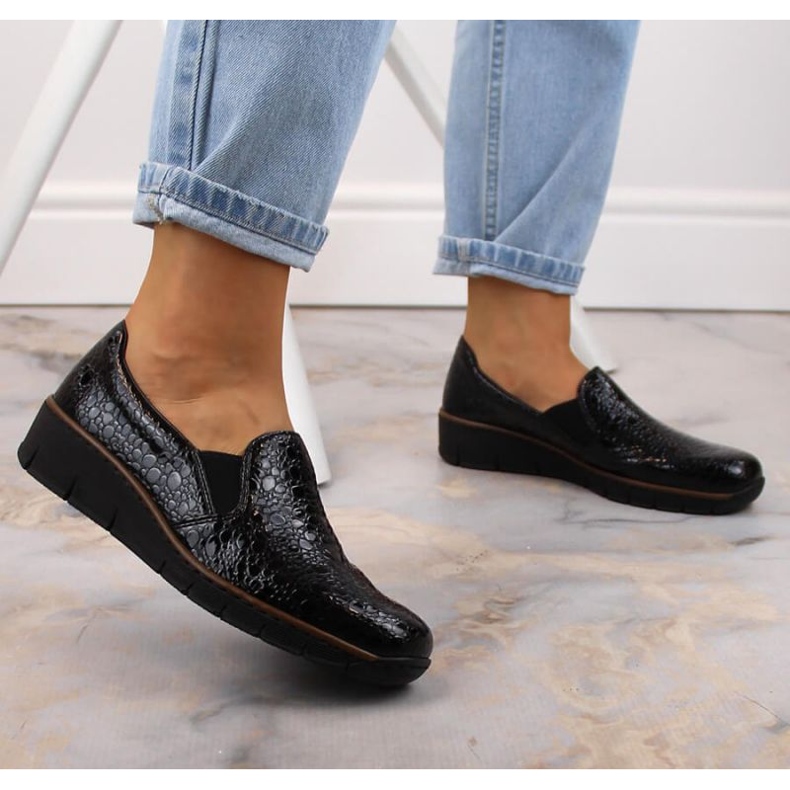 Cómodos zapatos Rieker W RKR166C cocodrilo negro 2