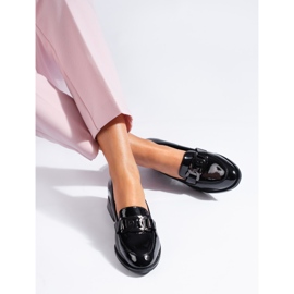 Zapatos de mujer lacados en negro con hebilla Vinceza 2