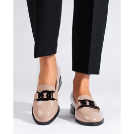 Zapatos mujer lacados beige con hebilla Vinceza 1