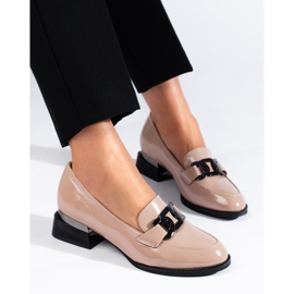 Zapatos mujer lacados beige con hebilla Vinceza 2