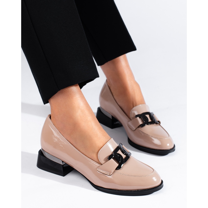 Zapatos mujer lacados beige con hebilla Vinceza 2