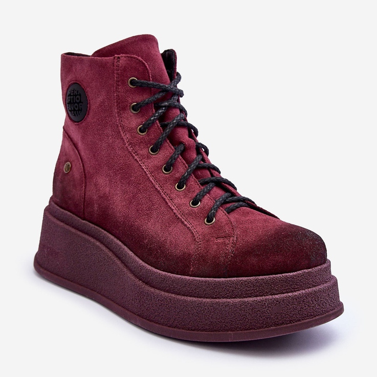 Botas de gamuza en una plataforma masiva Maciejka 06309-23 Borgoña rojo 1 Botas de gamuza en una plataforma masiva Maciejka 06309-23 Borgoña rojo 1