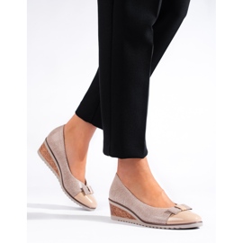 W. Potocki Zapatos de salón beige de mujer de Potocki con cuña baja 1