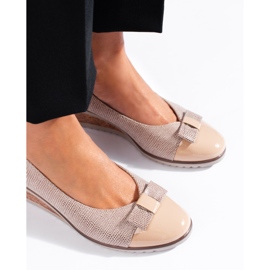 W. Potocki Zapatos de salón beige de mujer de Potocki con cuña baja 2