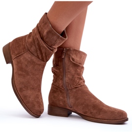 Botines Manuvia de ante marrón con tacón plano arrugado 8