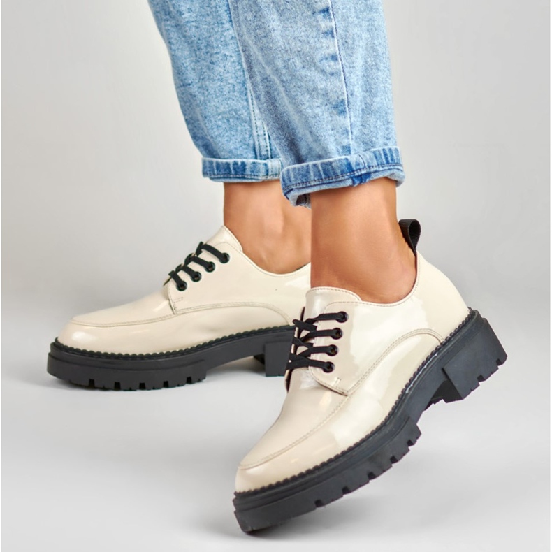 La.Fi Zapato cordones lacado beige 1