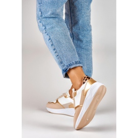 Deportivas blancas y doradas de mujer blanco 4