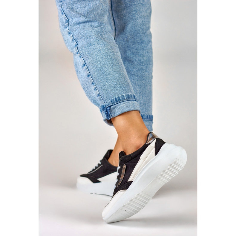 Deportivas negras con suela blanca negro 2