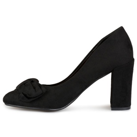 Zapatos de tacón de ante con adorno negro 6