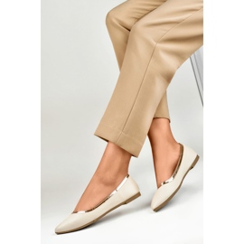 Bailarinas de mujer beige con detalle dorado 4