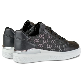 Zapatillas negras de mujer con un patrón de moda. negro 1
