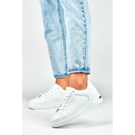Zapatos deportivos de mujer blancos clásicos. 2