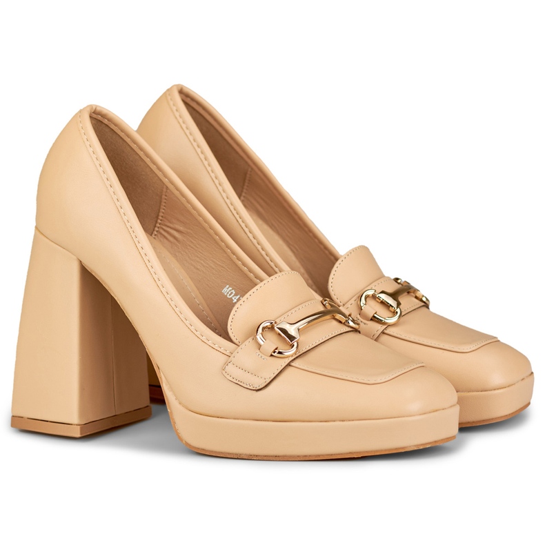 Mocasines beige con un tacón alto y cómodo. 1 Mocasines beige con un tacón alto y cómodo. 1