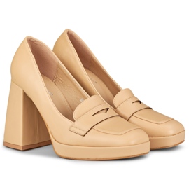 Mocasines de moda en un poste alto y ancho. beige 4
