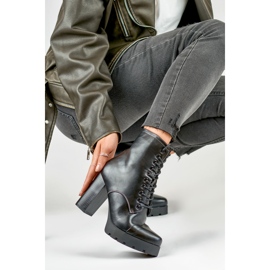 Botas de mujer con cordones en un tacón alto. negro 4