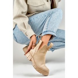 Botas de mujer beige claro en la plataforma. 7