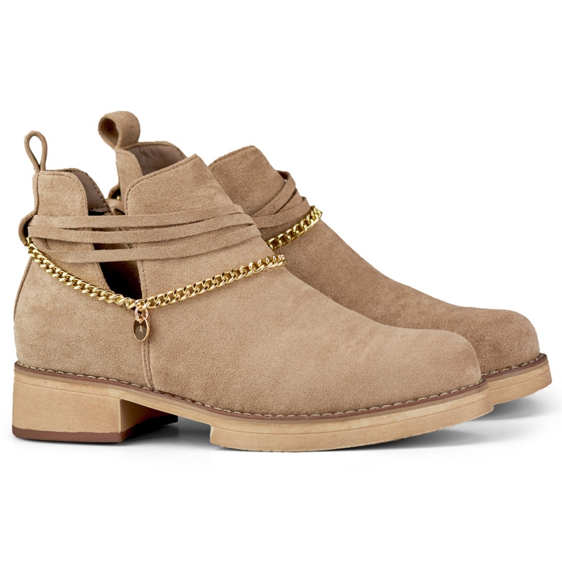 Botas de mujer beige con cadena. 1 Botas de mujer beige con cadena. 1