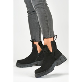 Botas negras de mujer en la plataforma. negro 6