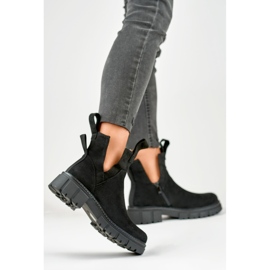 Botas negras de mujer en la plataforma. negro 7