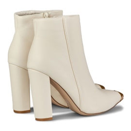 Botas de mujer beige con pincho decorativo 3