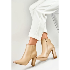 Botas de mujer beige oscuro con pincho decorativo 2