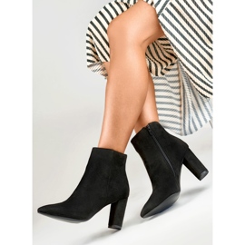 Botas clásicas de mujer de ante en el poste. beige 6
