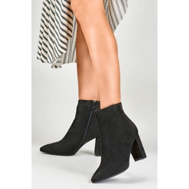 Botas clásicas de mujer de ante en el poste. beige 4