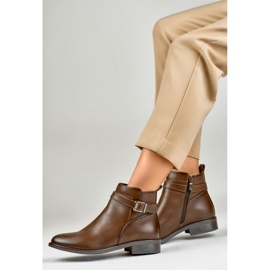 Botas de mujer elegantes marrones con suela plana. beige 5